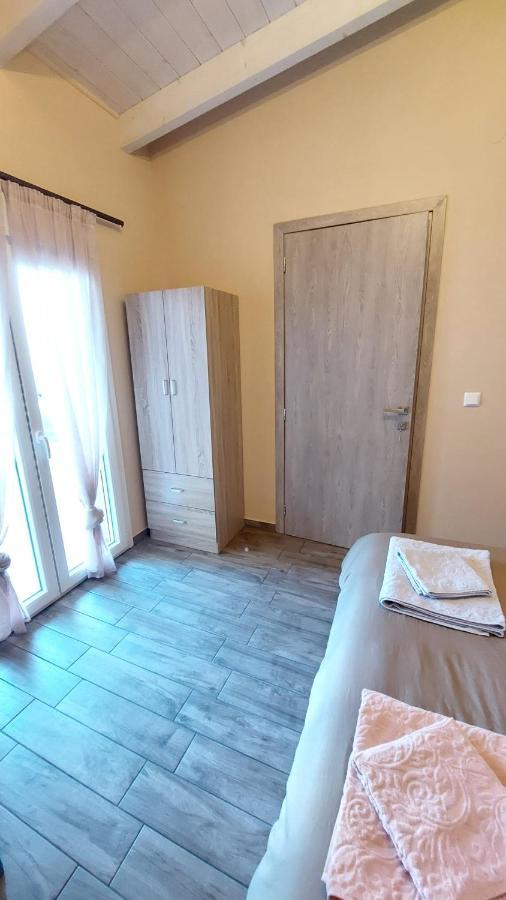 Ria'S Gardenview Apartment Ioannina Exterior foto